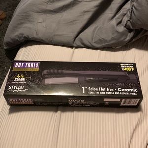Brand new hot tools 1 inch flat iron